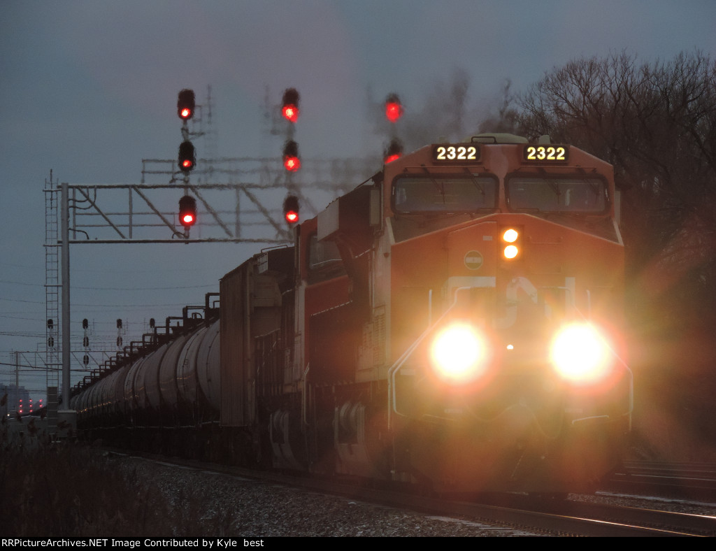 CN 2322 on B705